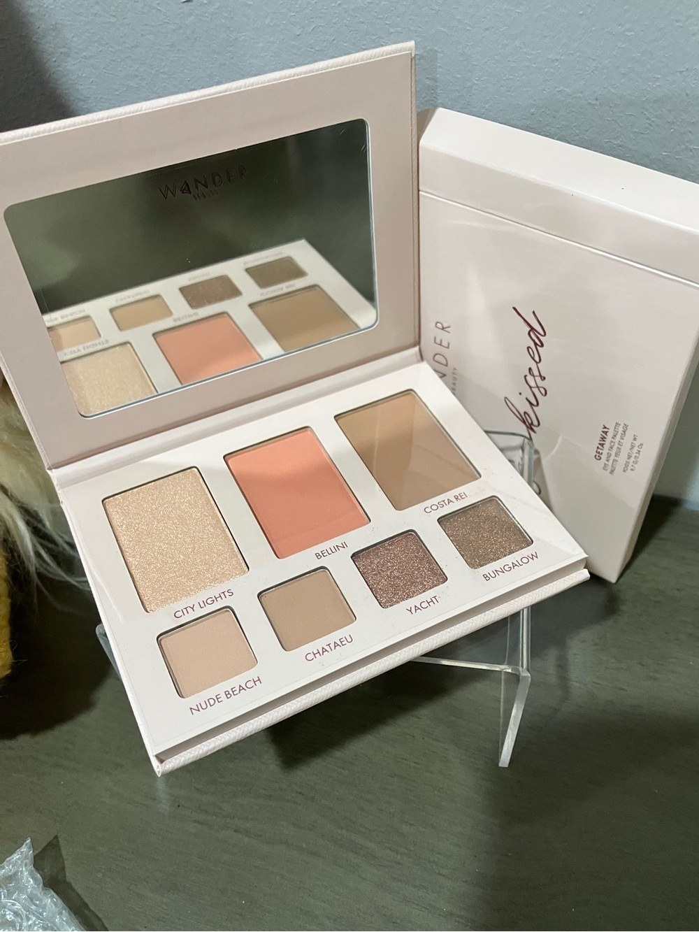 Wander Beauty Face Palette — Peach, Champagne & Neutral Tones